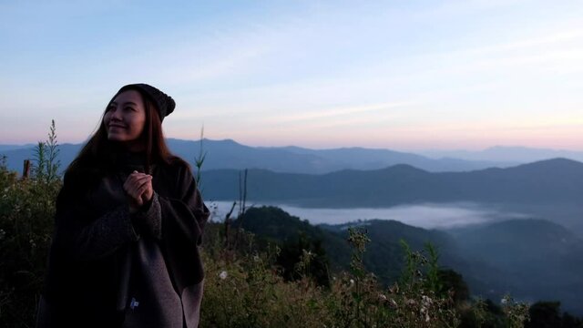 Slow motion of a female traveler with a beautiful mountain and the sea of fog in the winter morning