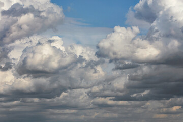 Cumulus clouds are gradually covering the blue sky.