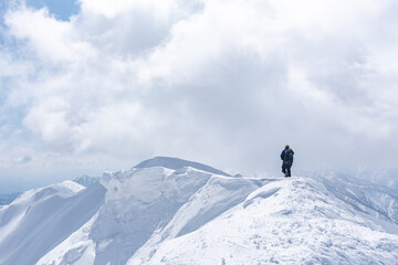 Fototapeta na wymiar 冬山登山