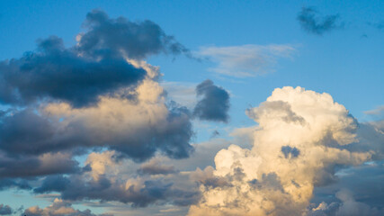 Fototapeta premium Żywe chmury na niebie
