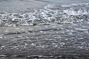 ocean waves coming into shore