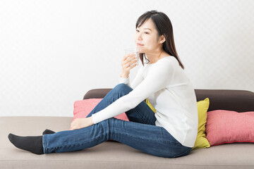 Woman drinking tea on the sofa