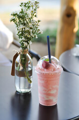 strawberry yogurt smoothie, mixed berry smoothie