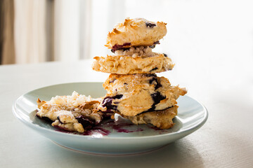 Kekse auf dem Teller als Turm