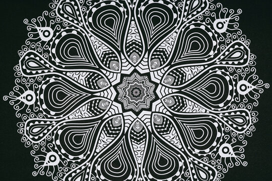D&eacute;coration en forme de rosace mandala noir et blanc - Arri&egrave;re plan design