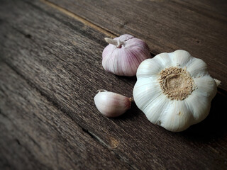 garlic on wood