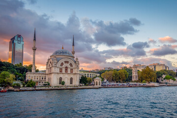Fototapeta premium The Ortaköy Mosque on the banks of the Bosphorus Straits, at sunset.