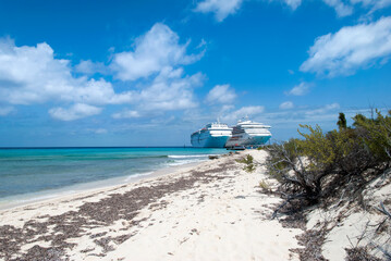 Fototapeta na wymiar Grand Turk Island Beach And Cruise Ships