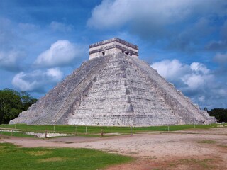 Pyramide maya de Chichen Itza dans le Yucatan