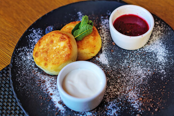 Cottage cheese pancakes with blueberry and mint for Breakfast or lunch. Jam and sour cream.