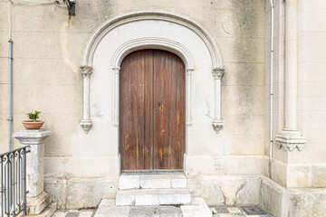 Fototapeta na wymiar Ancient wooden door