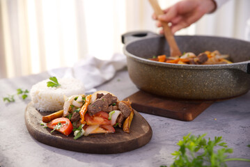 Peruvian dish known by the name of lomo saltado, prepared with pieces of beef tenderloin, tomatoes, yellow pepper, peppers, onion and other vegetables.