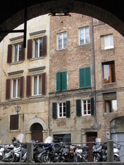 Fototapeta na wymiar Perugia, Vespe, Fassade