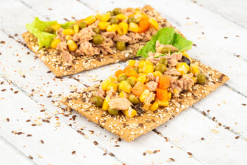 Sandwiches with tuna fish and vegetables