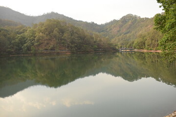 Fototapeta na wymiar tranquil sattal lake