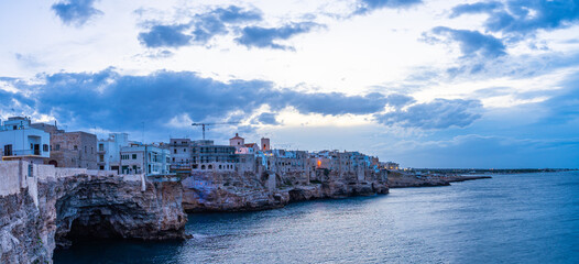 Obraz premium Sunset by the sea in Polignano a Mare in Puglia, Italy