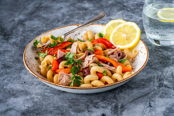  Warm pasta salad with tuna