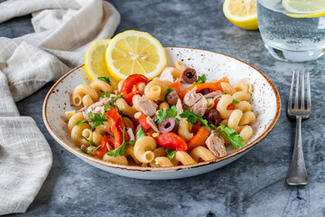  Warm pasta salad with tuna