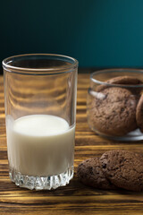 glass of milk and cookies
