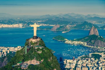 Zelfklevend Fotobehang Luchthelikopterpanorama van Botafogo-baai met Christus en Suikerbroodberg in Rio de Janeiro, Brazilië © marchello74