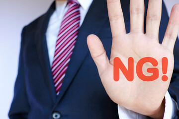 ビジネスマンとNGの文字