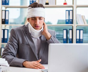 Injured businessman working in the office