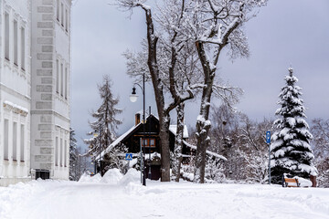 Śnieżna zima w miasteczku Supraśl, Podlasie, Polska