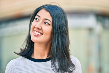 Fototapeta premium Young hispanic woman smiling happy walking at the city.