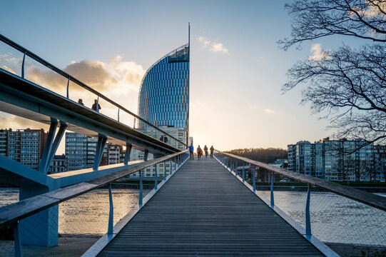 Li&egrave;ge au coucher du soleil