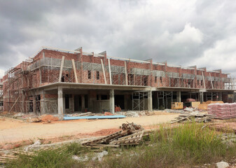 Obraz premium SEREMBAN, MALAYSIA -APRIL 09, 2020: New double story luxury terrace house under construction in Malaysia. Designed by an architect with a modern and contemporary style. 