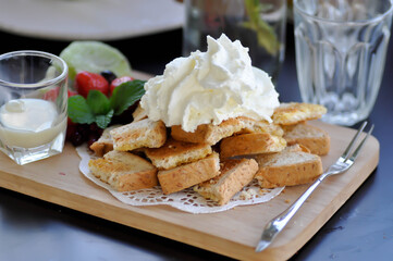 toast ,butter toast or toast with fruit and whipped cream
