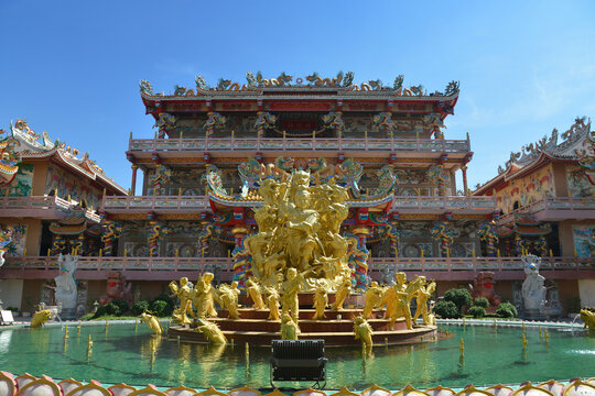 Wihan Thep Sathit Phra Kitthi Chalerm Shrine (Nacha Sa Thai Chue Shrine) Bang Sean, Chonburi, Thailand