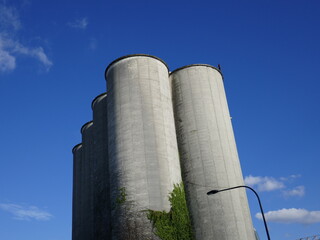 Architecture moderne des bassins à flot de Bordeaux