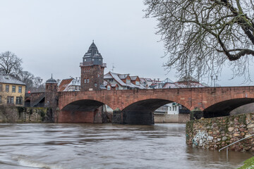 Brücke über die Nahe in Bad Kreuznach an einem Wintermorgen