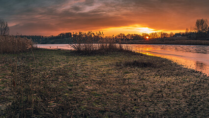 Obraz premium Sunrise on river