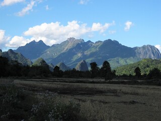 ラオス、バンビエンのトレッキングツアーの風景。
 Trekking tour scenery in...