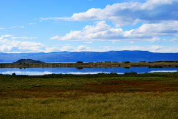 Lago y monta&ntilde;a 
