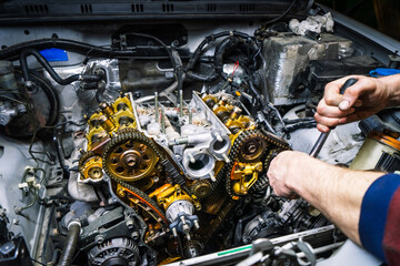 Car repair: overhaul of the V6 engine with detailed pulleys and parts. - obrazy, fototapety, plakaty