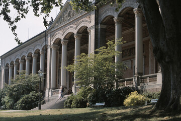Der Saeulengang der Trinkhalle im Kurpark von Baden-Baden
