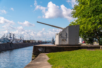 Attraction Gun Tower on the western mooring wall of Ust-Slingshot.