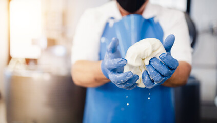 Lavorazione del caciocavallo Calabrese.