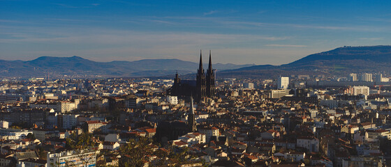 Obraz na płótnie Canvas panoramic shot of the city of Clermont-Ferrand and the Notre Dame de l'Assomption Cathedral, in black volcanic stone. Auvergne, Puy-de-Dome, France