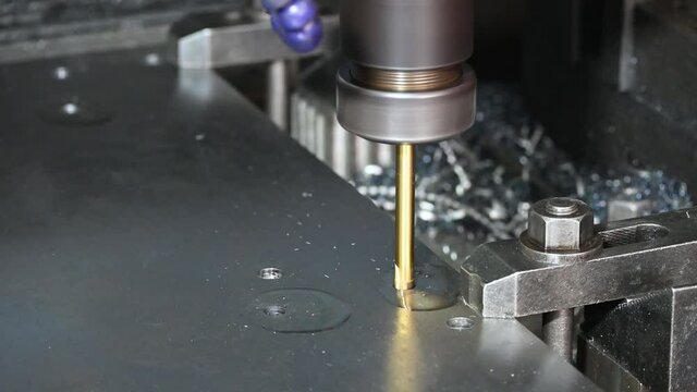 The operation of reamer process on CNC milling machine. The hole finishing process by reamer on machining center.