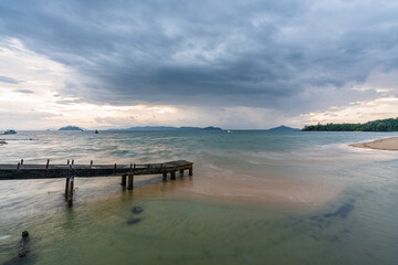 Obraz premium White sand beach in Phayam Island at sunset, Ranong, Thailand.