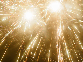 Obraz premium Small fireworks in foggy weather.