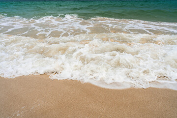 Fototapeta na wymiar Beautiful tropical sand beach and sea wave 