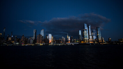 Fototapeta na wymiar Manhattan skyline night from water