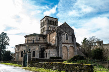 Fototapeta na wymiar Eglise Sainte Croix de Veauce