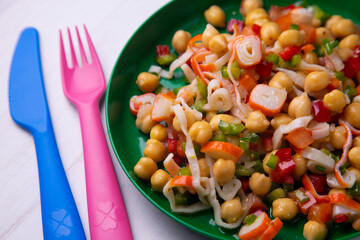 chickpea salad with pepper and crab