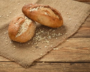 baked , Brötchen, Holz, Background, Holzbackground, Brötchen Natur, Frühstückstisch, Frühstück mit Brötchen, Background für Stichwort, Background für Titel, 